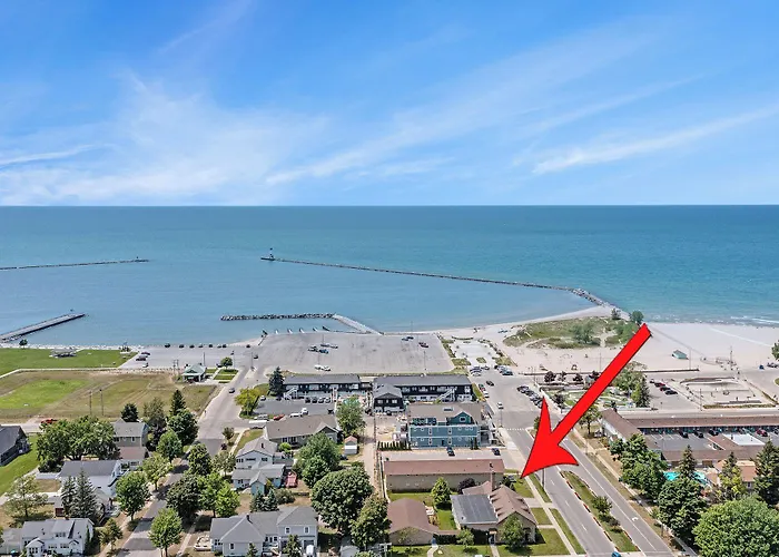 Motel: Ludington Pier House